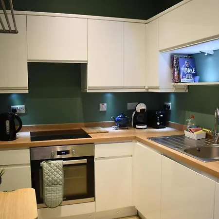 New Superb 2bd Flat In Holyrood 爱丁堡