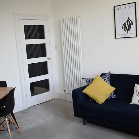 New Superb 2bd Flat In Holyrood *