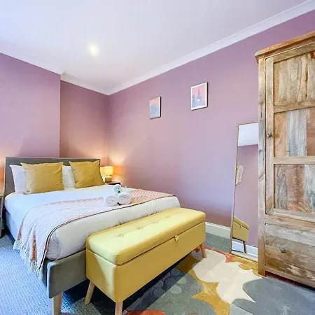 Daire Lively & Energetic 2br On The Royal Mile Edinburgh