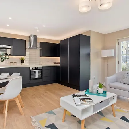 Modern Centre 2 Bedroom 2 Bathroom Apartments, Main Door Ground With Private Parking