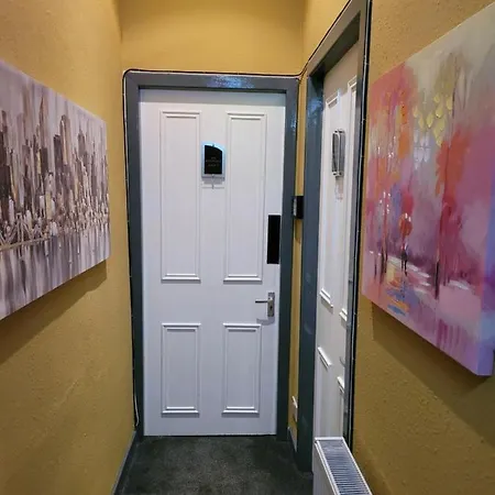 The - No 8 * Edinburgh