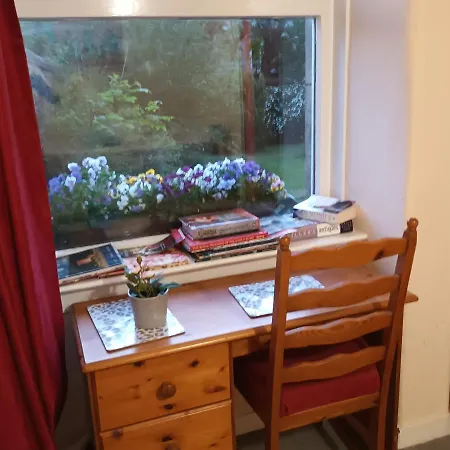 Victorian 3 Bedroom With Free Parking And Private Garden