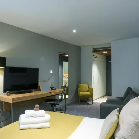 先瑞滑铁卢普雷斯酒店 4*