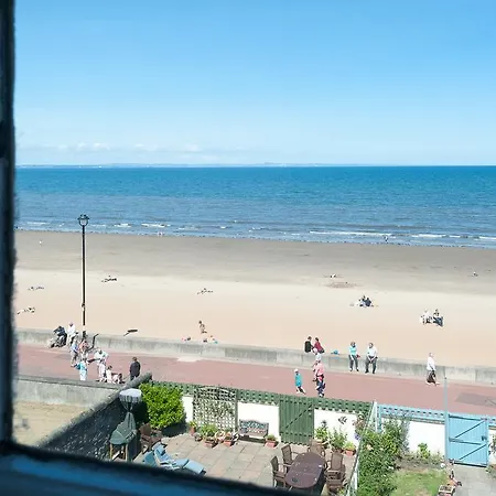 Beachfront 2* Edinburgh