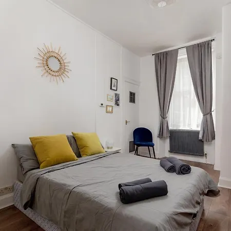 Stylish Flat In With Private Garden Edynburg