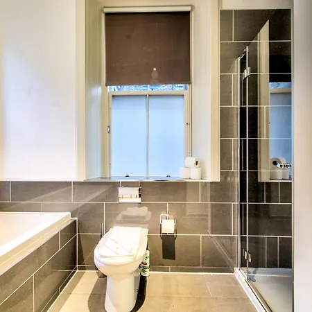 Sumptuous 2br Next To Castle! エディンバラ