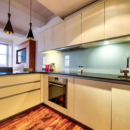 Lägenhet Sumptuous 2br Next To Castle!