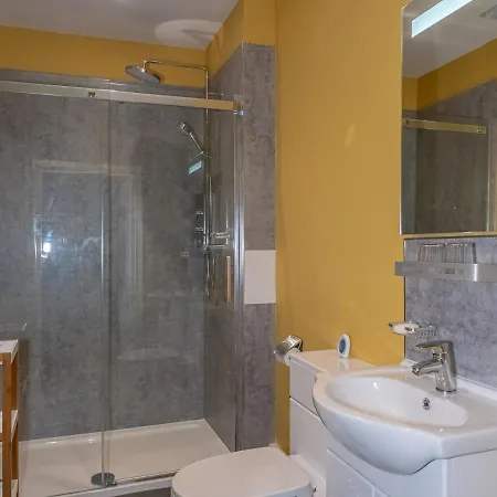 Dom wakacyjny Superb 3beds House In Chic Area Of The Centre - Pass The Keys *