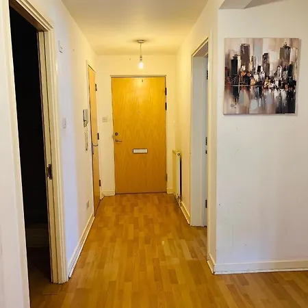 Modern 2bed 2bath Ground Floor Apartment