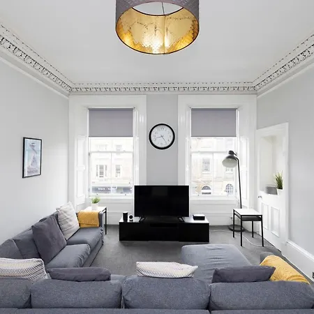 Central Edinburgh 4-Bed Flat By Princes Street Apartman