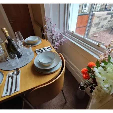 Private Garden With Parking * Edinburgh