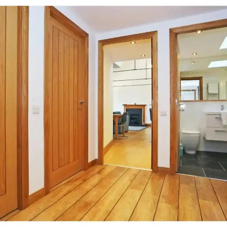 Altido Cosy 2-bed Apt In The Old Town With Mezzanine Hotel