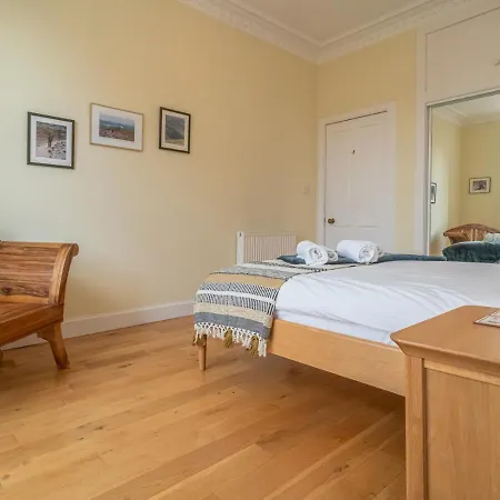 Pass The Keys Spacious 2beds Flat With Amazing Views Near The Meadows Apartment