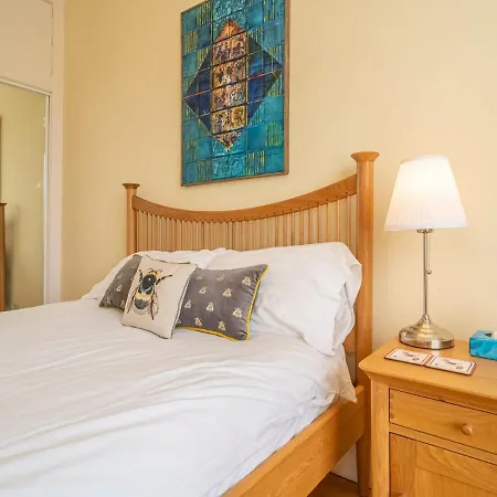 Pass The Keys Spacious 2beds Flat With Amazing Views Near The Meadows Apartment