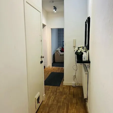 Historic Royal Mile Flat , 5min From Waverly Railway Station Apartament Edynburg