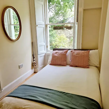 Georgian 2 Bedroom Apartment