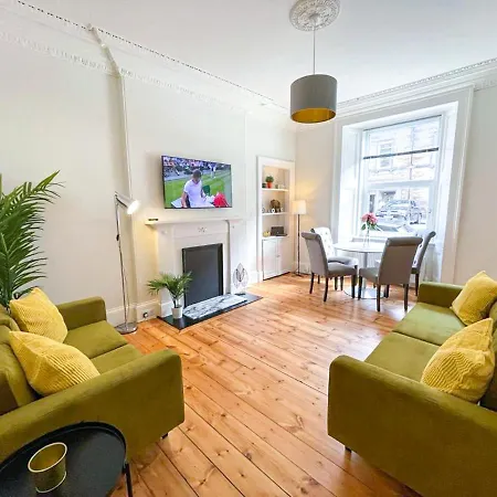 Desirable 2 Bed Near Castle