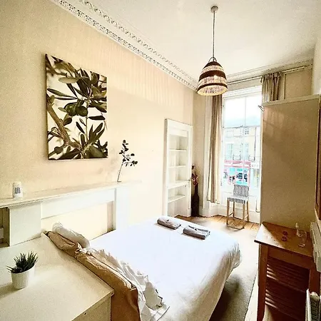 Central - Large Groups Apartment