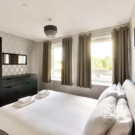 Daire Guestready - Stylish & Welcoming In Chesser Edinburgh! *