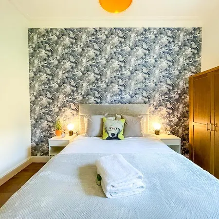 Desirable 2 Bed Near Castle