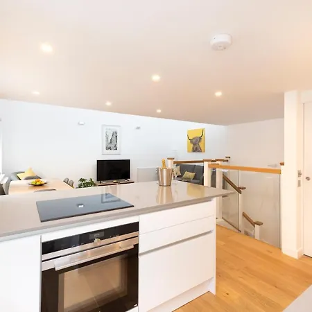 Apartament Modern 3-storey 3-bedroom *