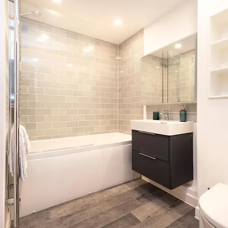 아파트 Modern 3-storey 3-bedroom *