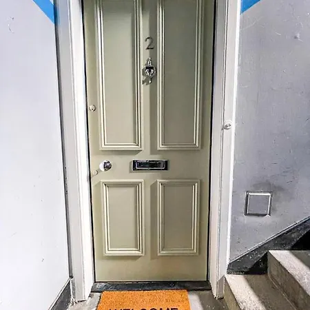 Desirable 2 Bed Near Castle Lägenhet *