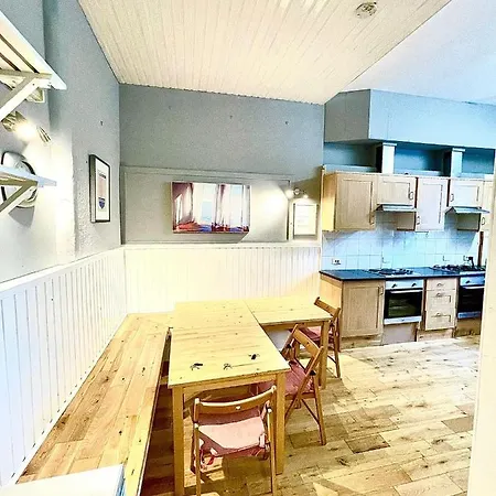 Central - Large Groups Apartment Edinburgh