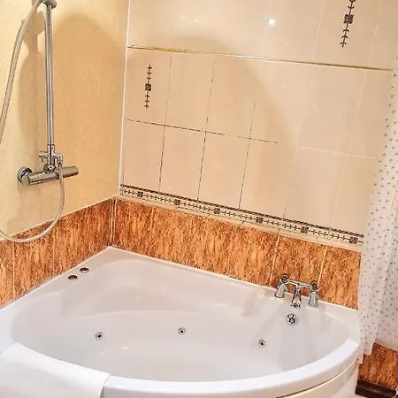 Luxury Five Bedroom Deluxe Duplex I Centre I Fully Equipped I Fountainpark Apartment *