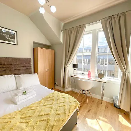 Charming 3 Bed In Old Town شقة إدنبرة