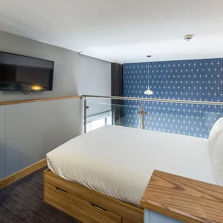 Km * エディンバラ