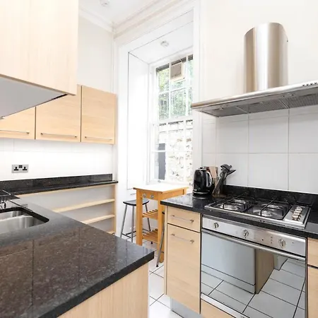 Joivy Chic Near Stockbridge Market 에든버러
