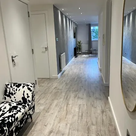 Strada * إدنبرة