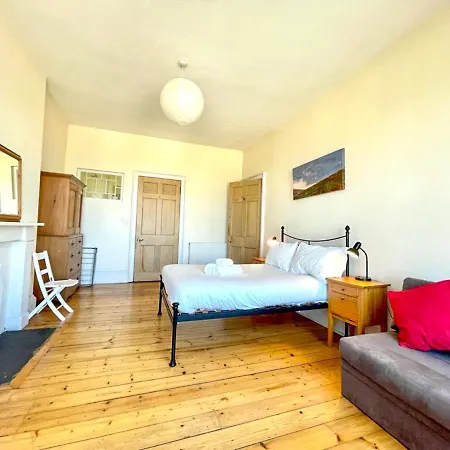 Apartment Incredible St Andrew's Sq - 2 Bed In The Sky Edinburgh