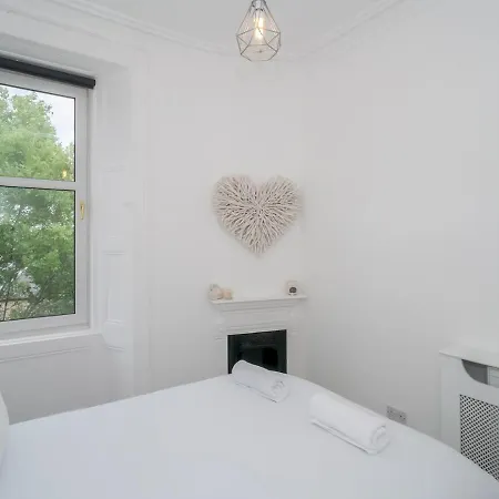 Pass The Keys Renovated And Spacious 2beds Flat In Quiet Area Apartment