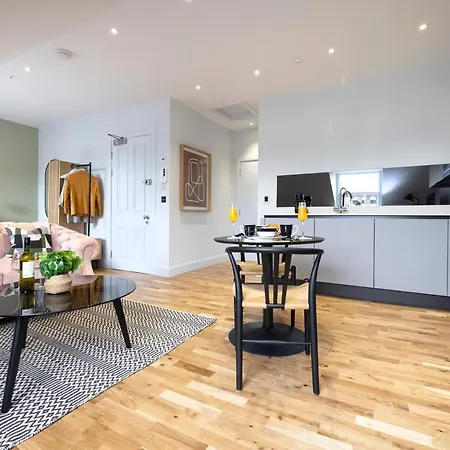 Dragon Luxury Serviced At Alva Street