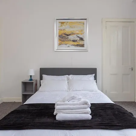 One Bedroom Just A 10 Min Walk From Center!