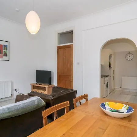 アパート Pass The Keys Renovated 2bed Flat In Quiet Area Near The Meadows エディンバラ