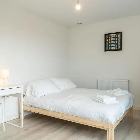Daire Pass The Keys Beautiful 2-Bd Penthouse With Amazing Views Edinburgh