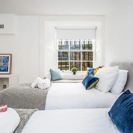 Hébergement de vacances Cozy With Character Large 2 Bedroom Main Door With Garden