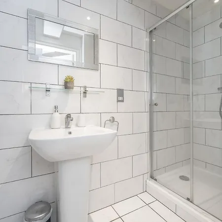 Cozy With Character Large 2 Bedroom Main Door With Garden Ferienhaus