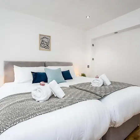 Cozy With Character Large 2 Bedroom Main Door With Garden Édimbourg