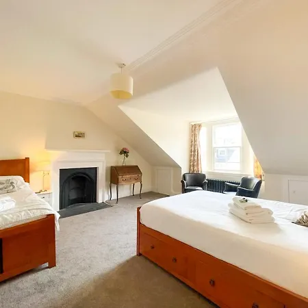 Remarkable 5br Townhouse With Garden, Sleeps 12 Apartment