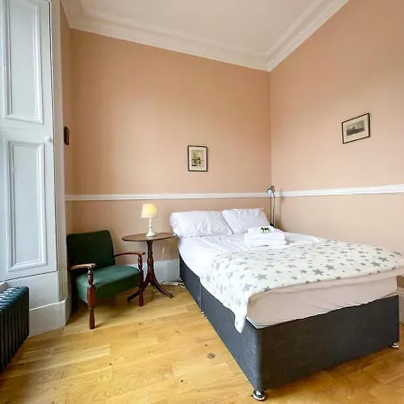 Remarkable 5br Townhouse With Garden, Sleeps 12 Appartement