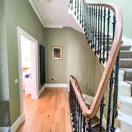 Remarkable 5br Townhouse With Garden, Sleeps 12 Apartment *