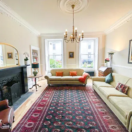 Remarkable 5br Townhouse With Garden, Sleeps 12 Apartment *