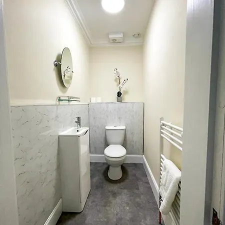 Remarkable 5br Townhouse With Garden, Sleeps 12 Apartment Edinburgh