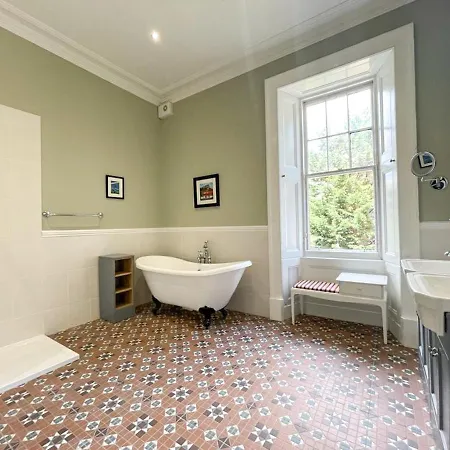 Remarkable 5br Townhouse With Garden, Sleeps 12 *