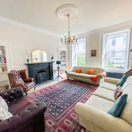 Apartment Remarkable 5br Townhouse With Garden, Sleeps 12 Edinburgh