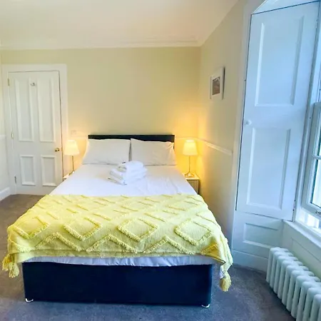 Remarkable 5br Townhouse With Garden, Sleeps 12 Apartment Edinburgh